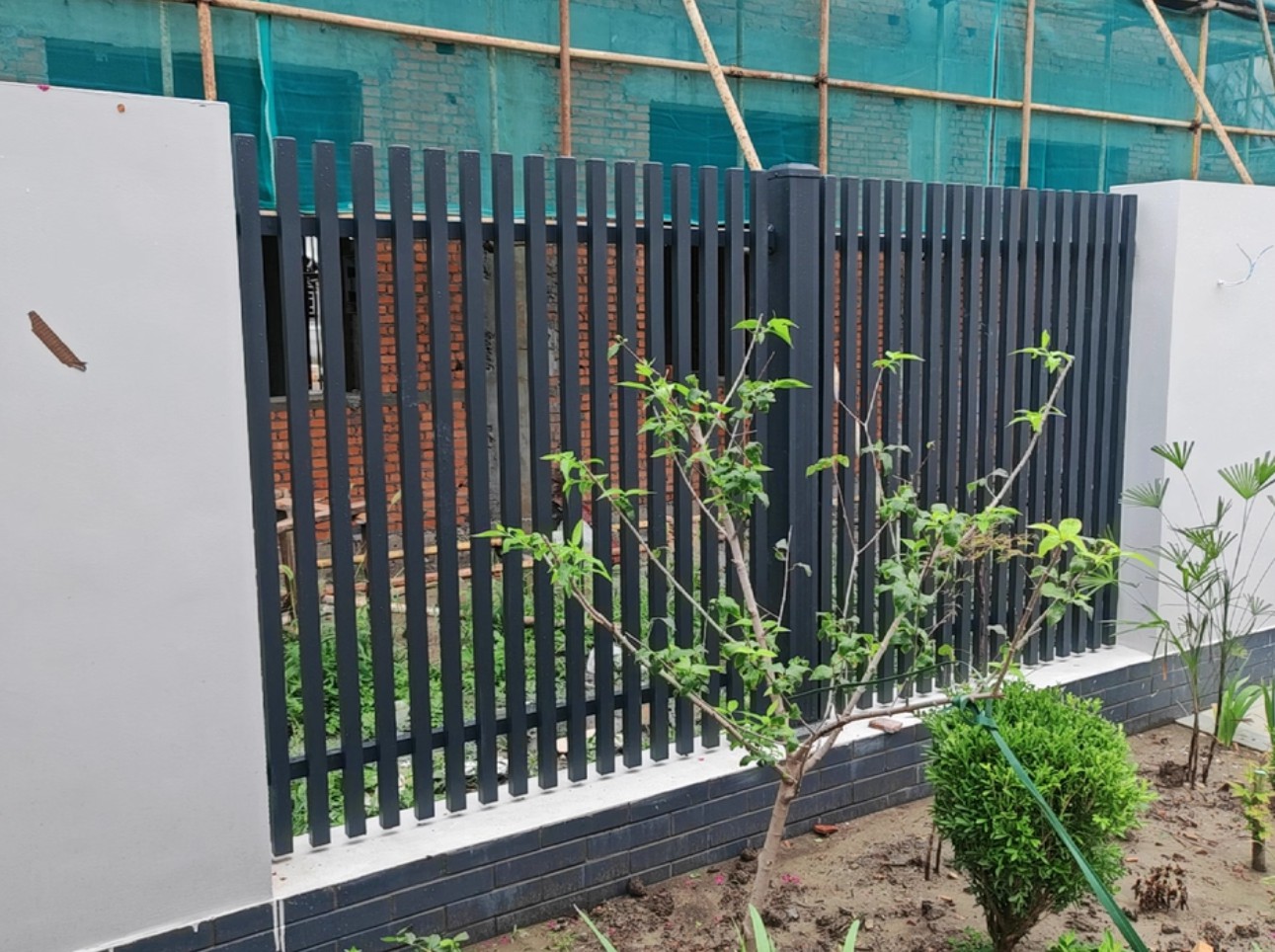 上海青浦区自建房花园围栏安装案例