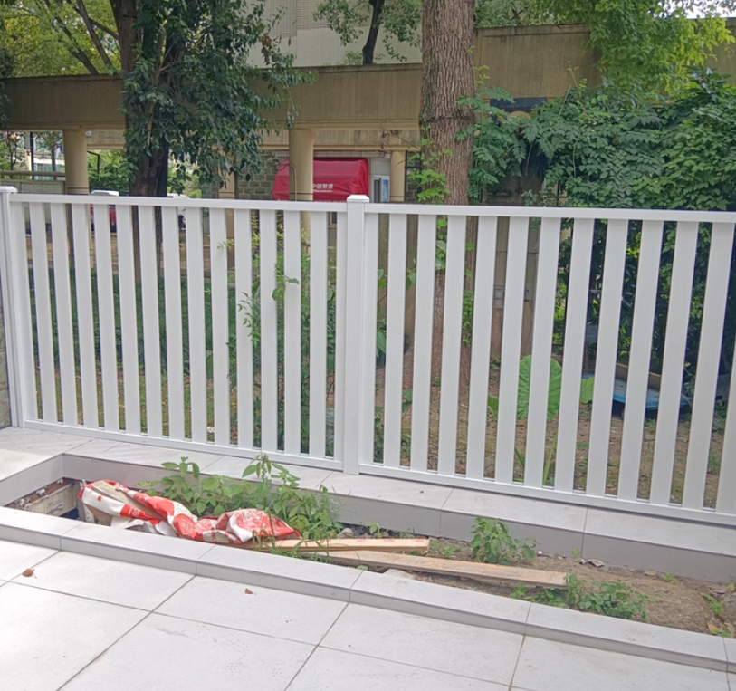 白色铝艺围栏案例展示